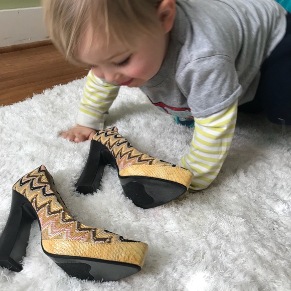 Naughty Monkey Boho Chevron Heels Size 7.5 - Picture 7 of 7