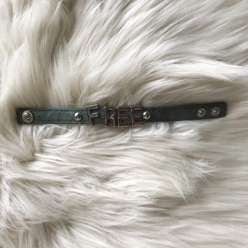 **LIKE NEW** BCBG ‘FREE’ Bracelet