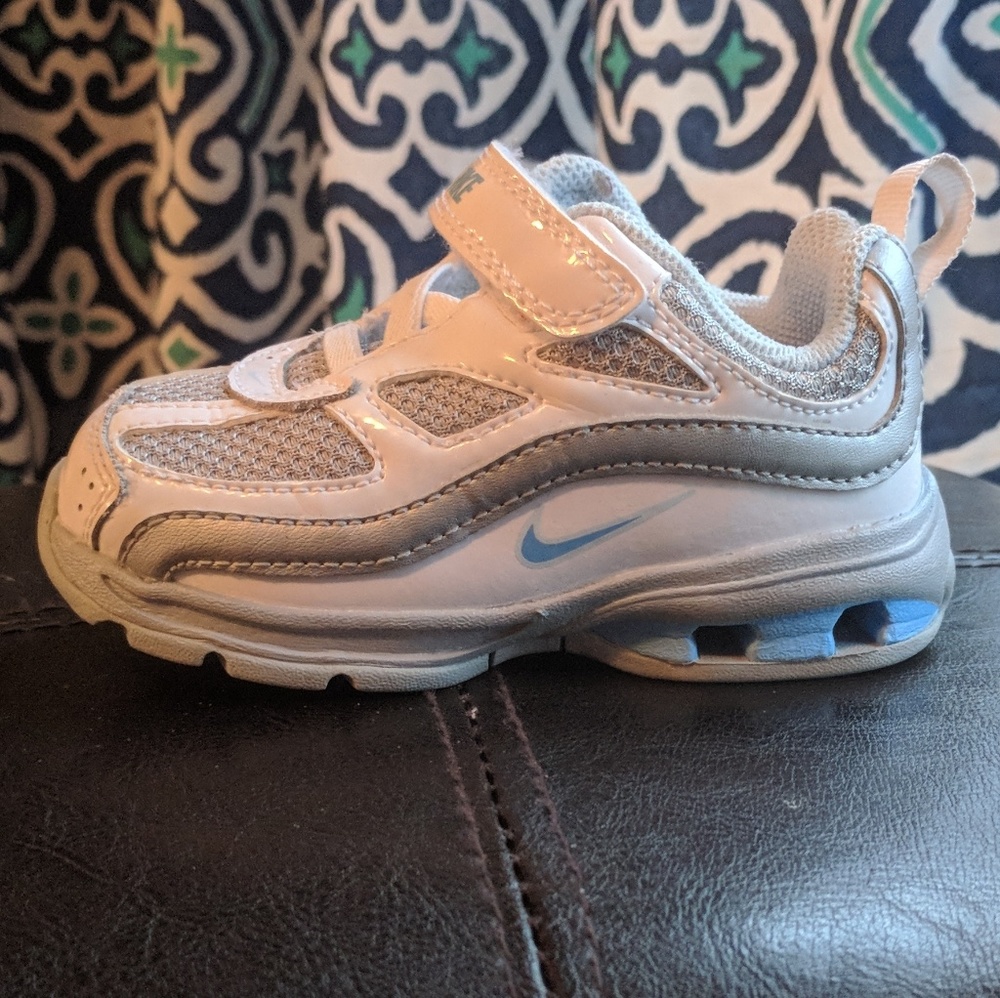Toddler Kids Nike - size 6