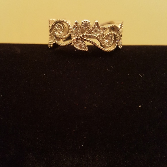 Gorgeous Rhinestone Ring - Picture 2 of 3