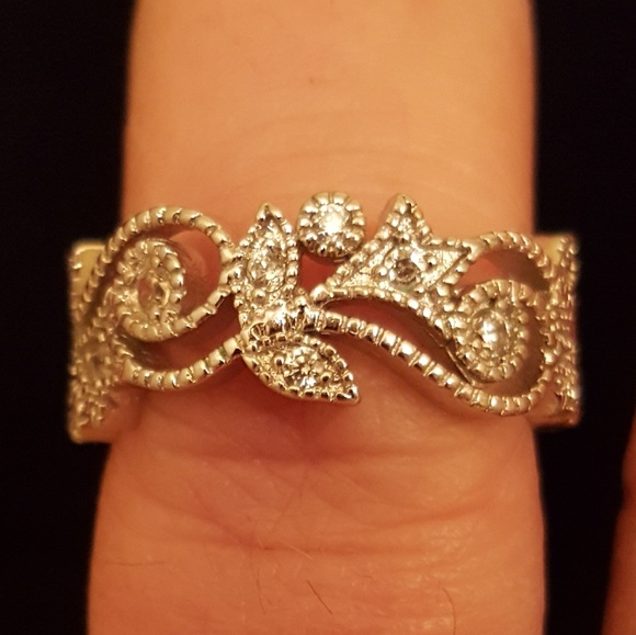 Gorgeous Rhinestone Ring - Picture 3 of 3