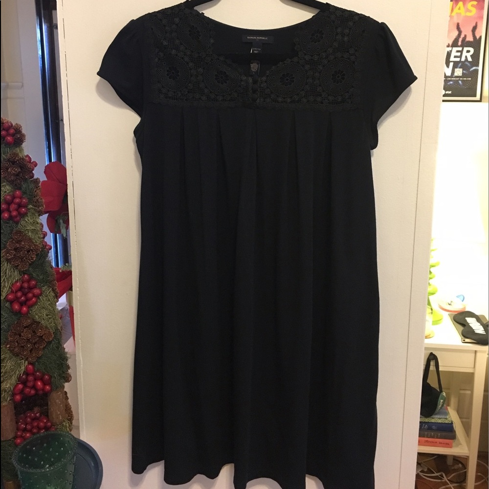 Banana Republic black lace detailed dress