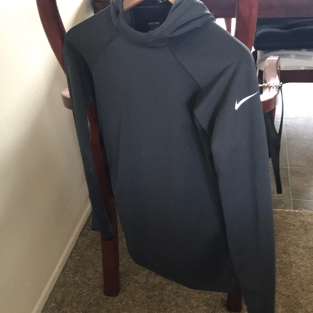 Nike pro workout top