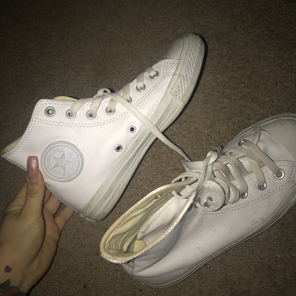 WHITE LEATHER HIGH TOP CONVERSE!