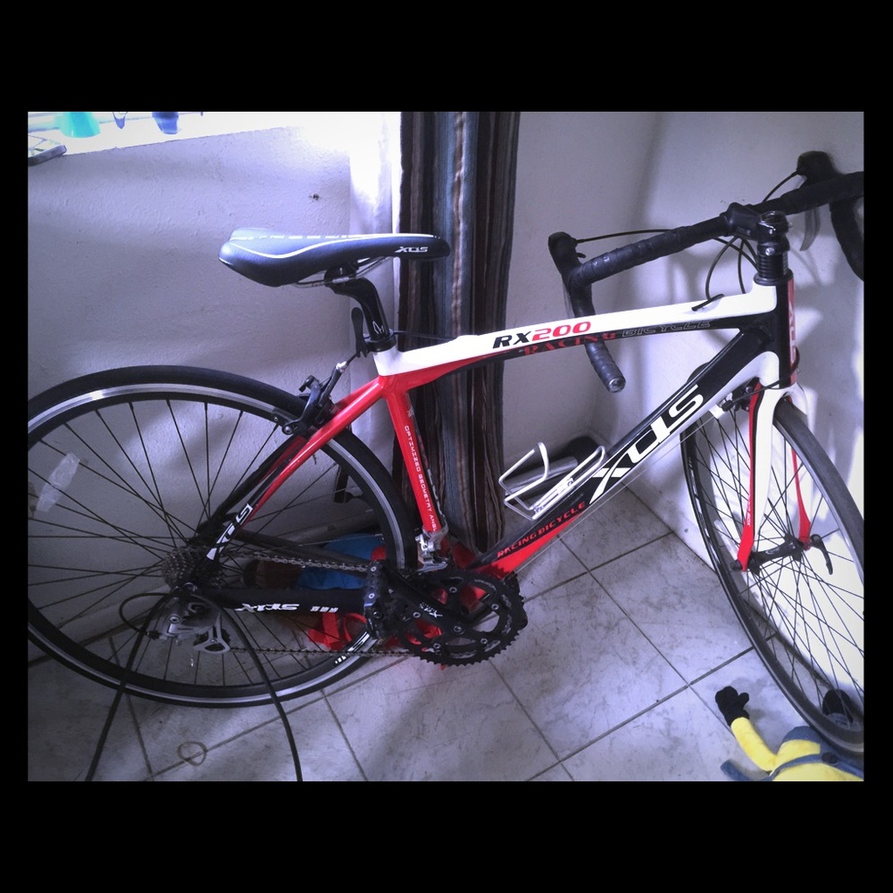 Road bike.
700c by 48cm red, white and black XDS