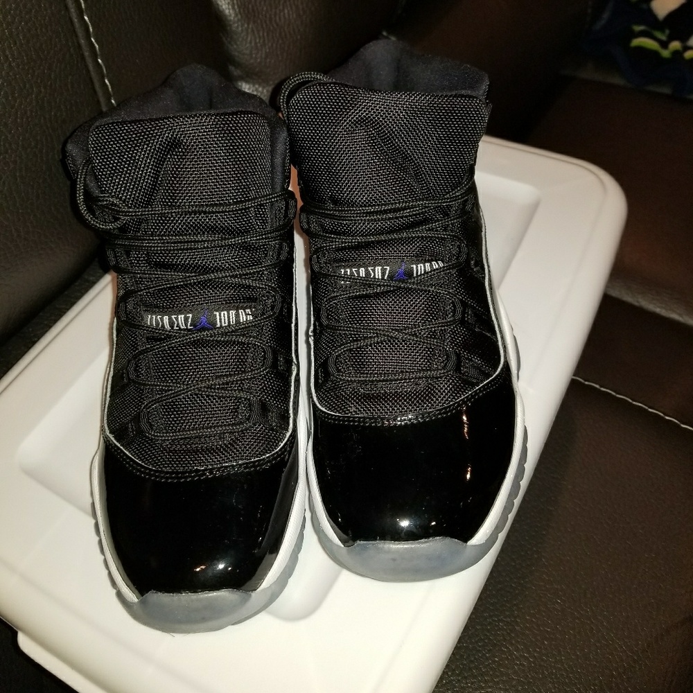 Jordan space Jams 11s size big kids 7