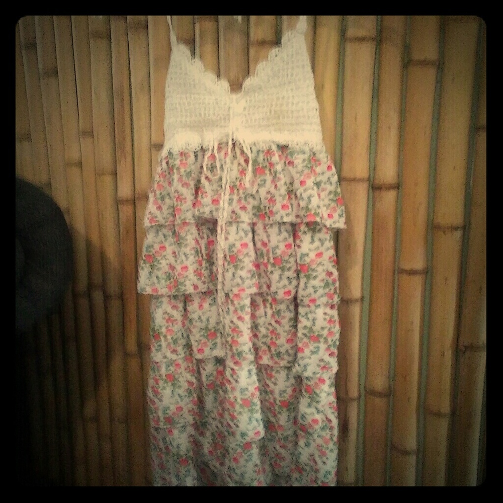 Cute dress shirt wth lace n ties around neck