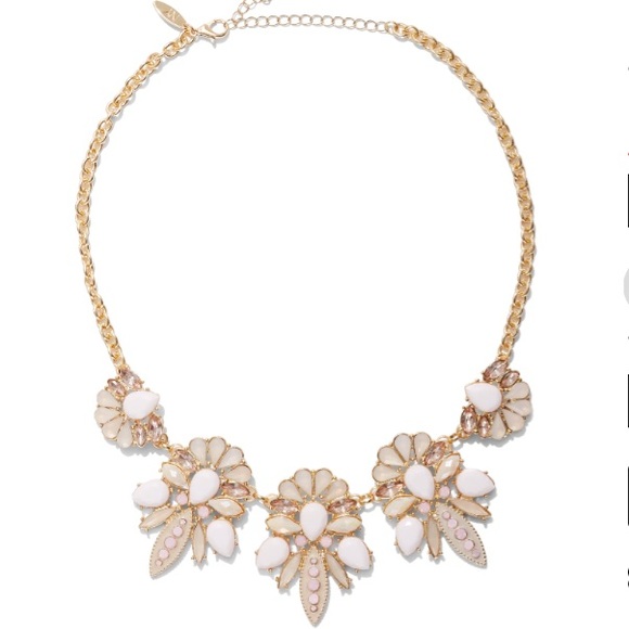 💢1 left💢 💢All jewelry BOGO 💢 floral necklace - Picture 2 of 3