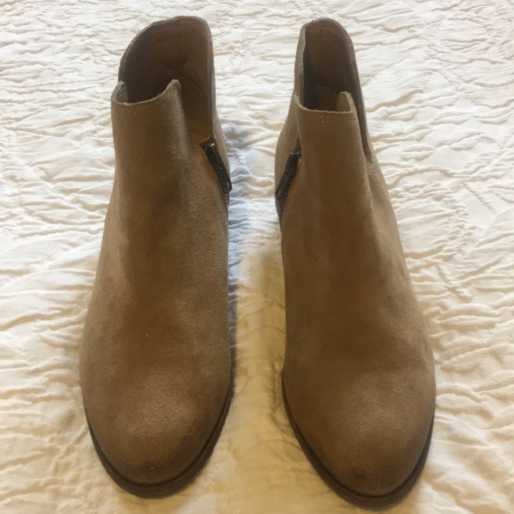 Splendid Size 6 Tan Booties
