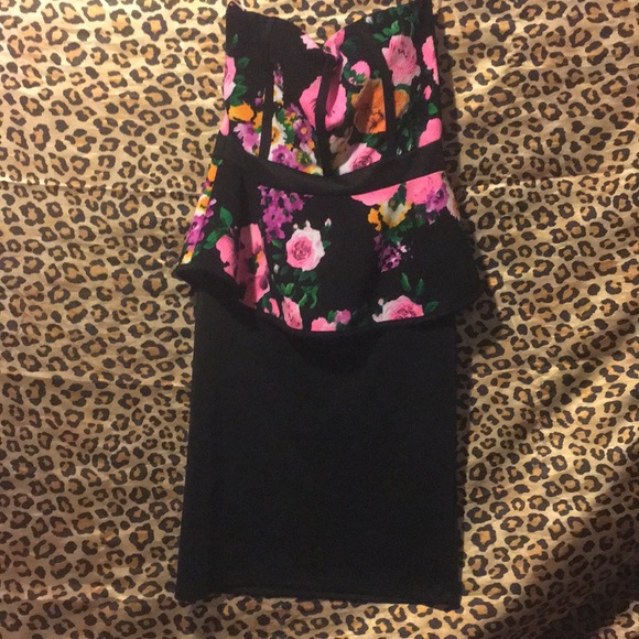 It’s a size S/M 👗 I only worth it one time - Picture 1 of 2