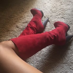 Knee length red boots. Paolo Conte (Italy)