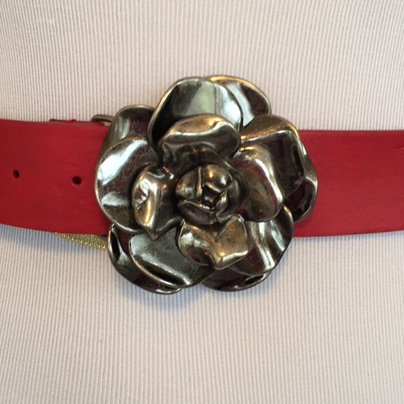 Betsey Johnson Red Belt w/Silver Flower Buckle🌺 - Picture 2 of 4