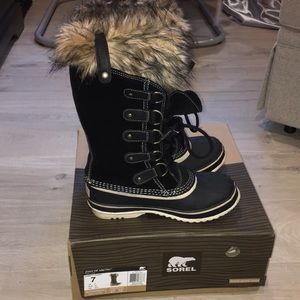 Women’s Black Joan of Arctic Sorel Boots Size 7