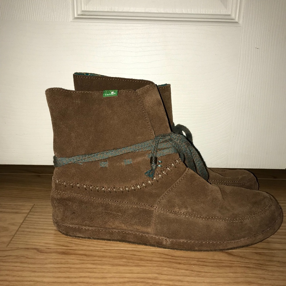 Sanuk boots