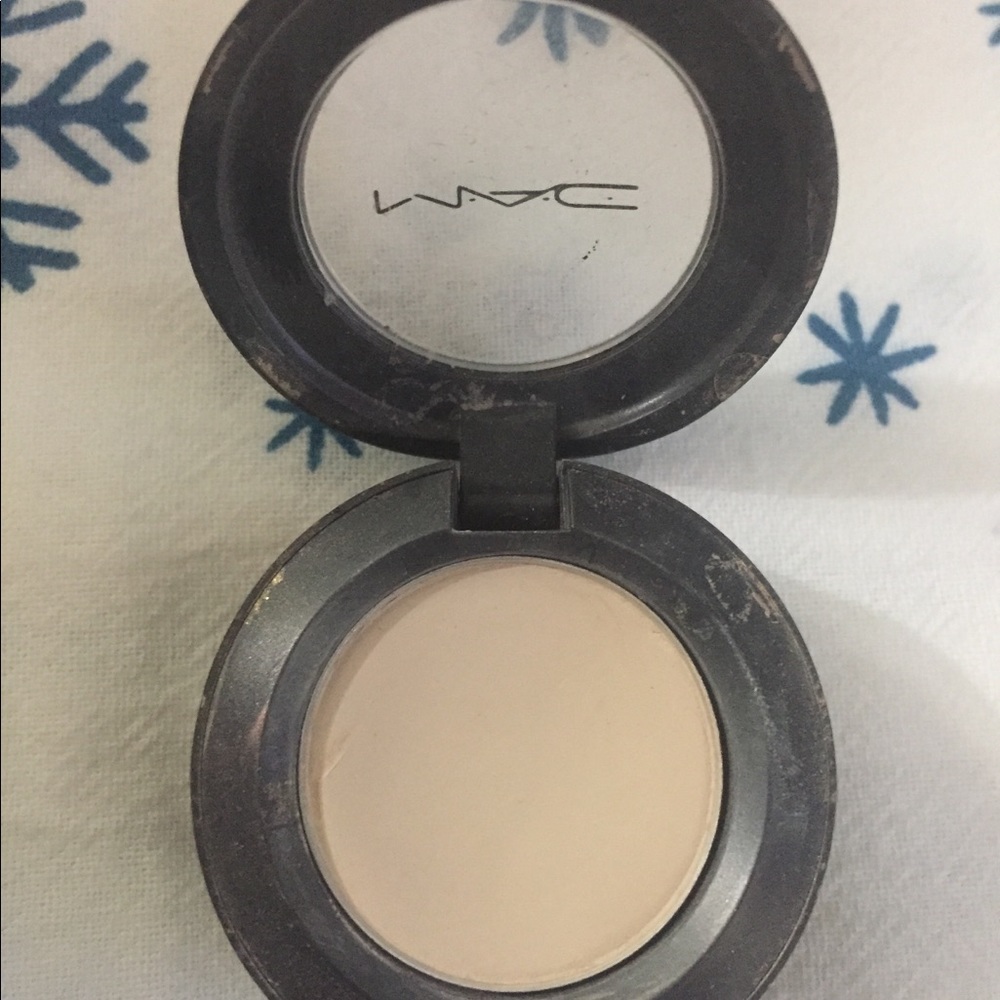 Mac eyeshadow Llama
