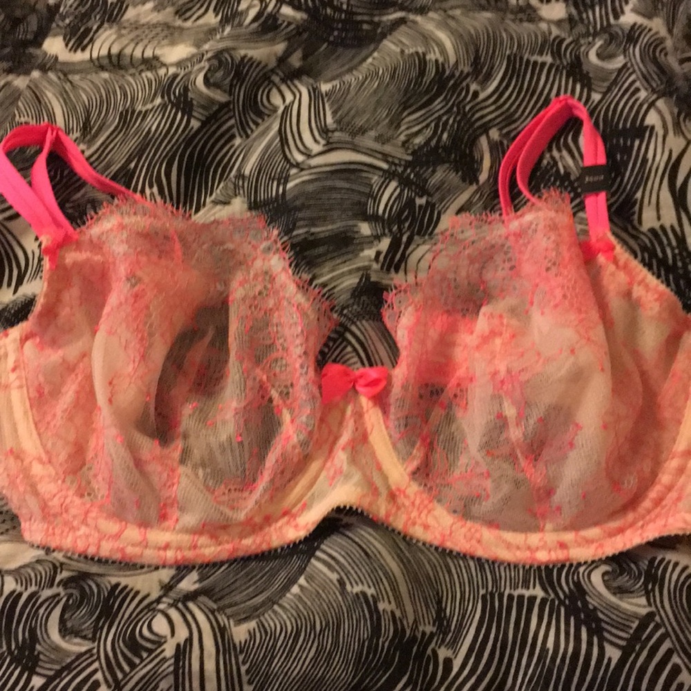 Victoria’s Secret 34 DD bra