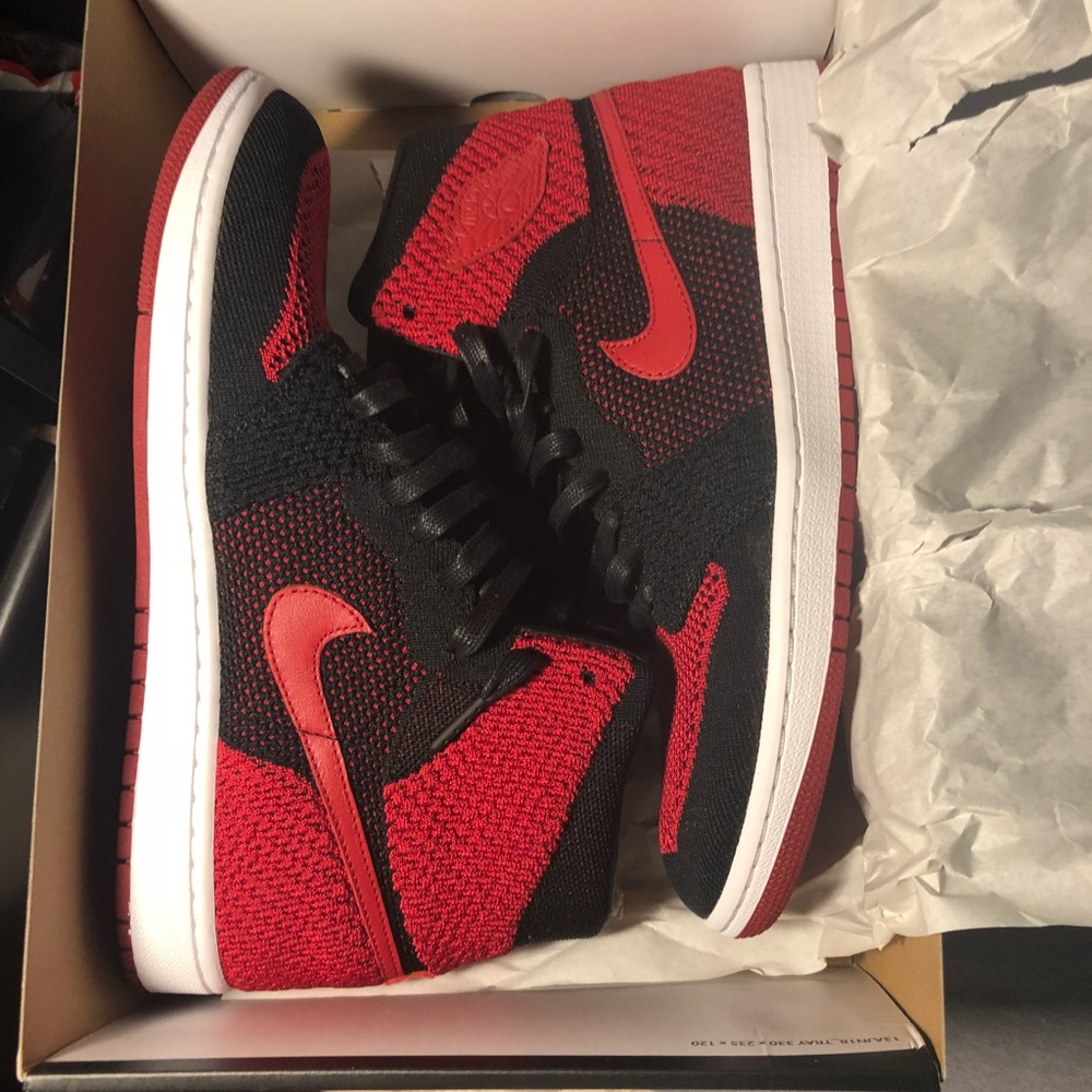 Air Jordan 1 Flyknit Bred