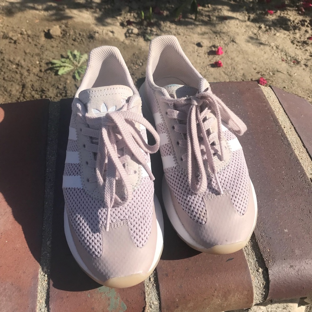 Adidas Flashback sneaker lavendar color size 6.5