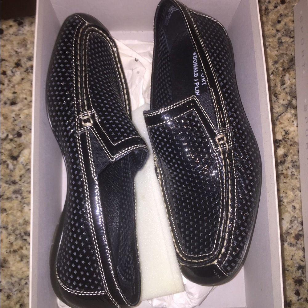 NEVER BEEN WORN SHOES