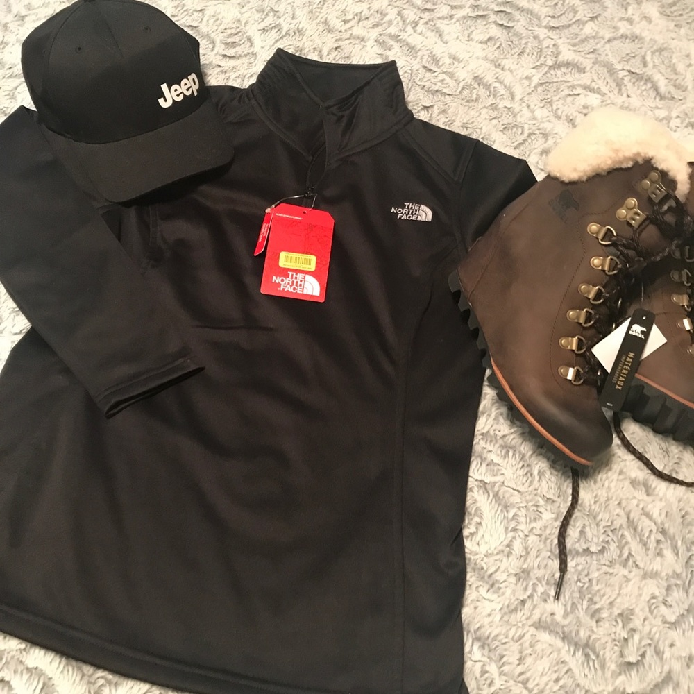The North Face Quarter Zip NWT