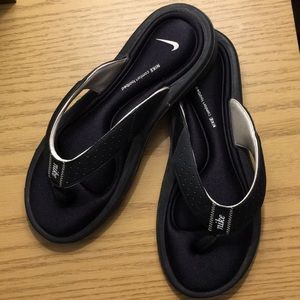 Nike comfort footbed flip flops