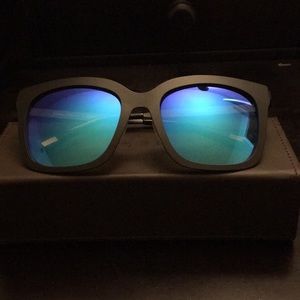 DIFF Laura Akins Ella, Black Ice Blue Sunglasses