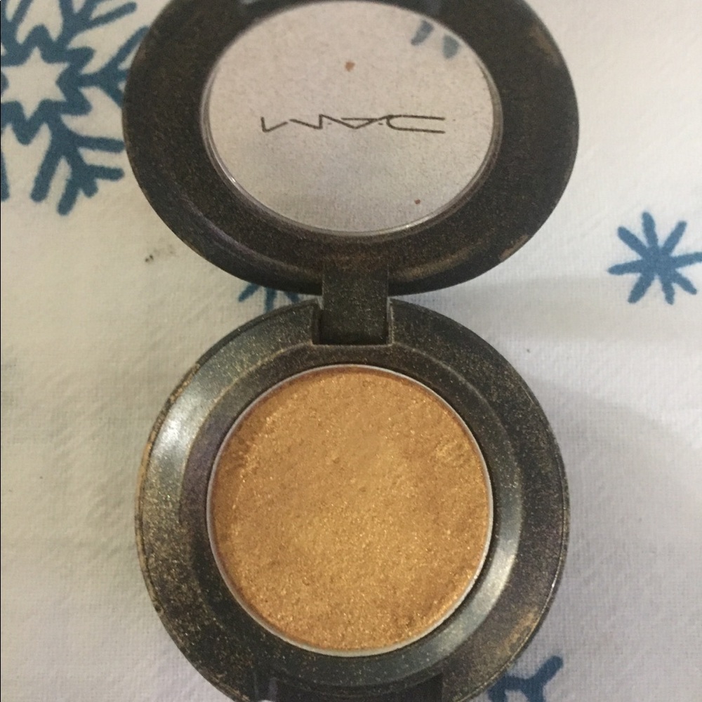 Mac eyeshadow Goldmine