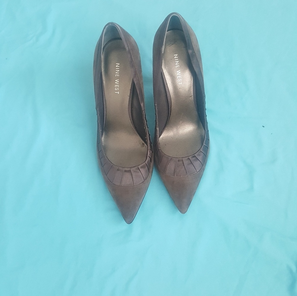 Nine West Pointed Pumps