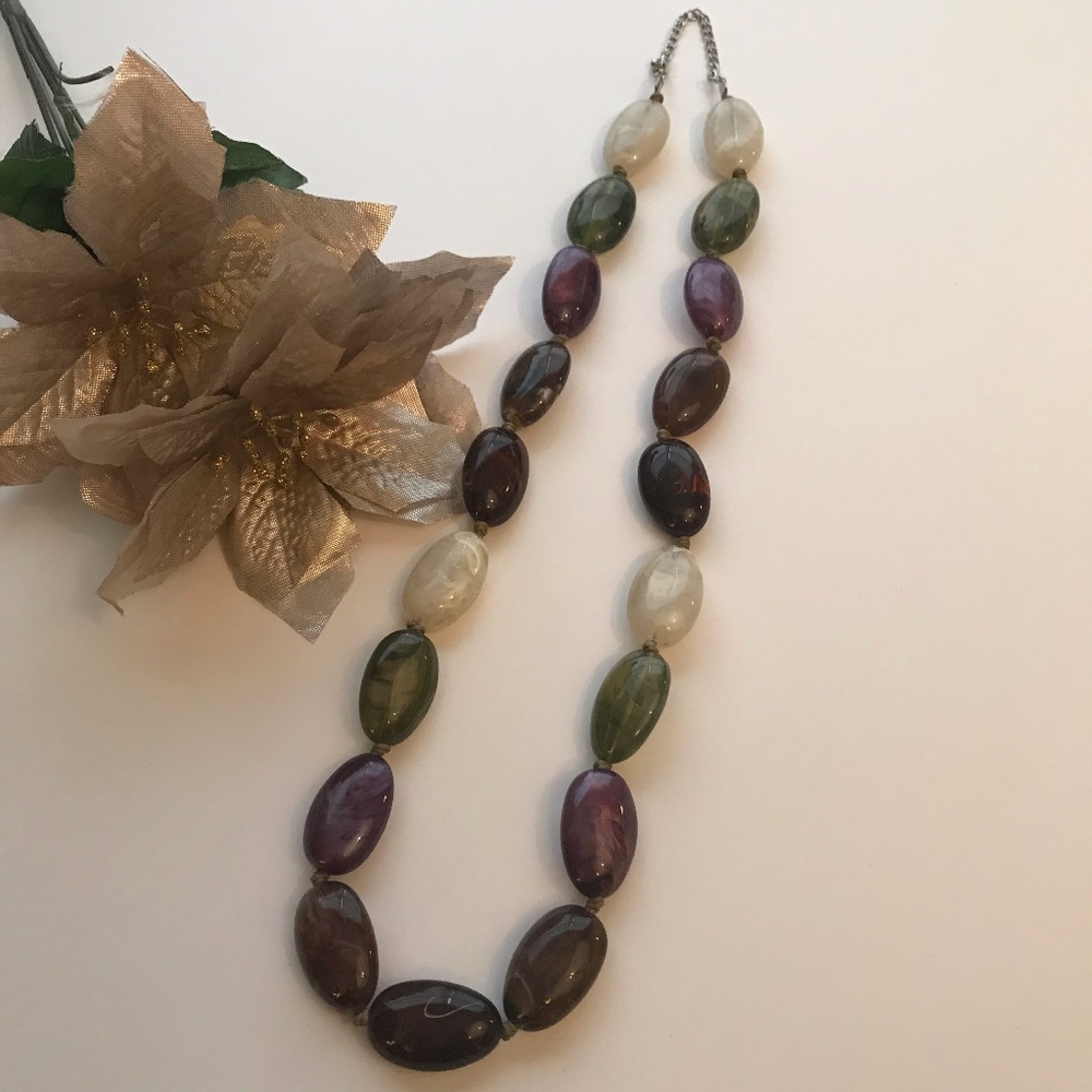 💋Purple and Green Beaded Necklace 13" Drop