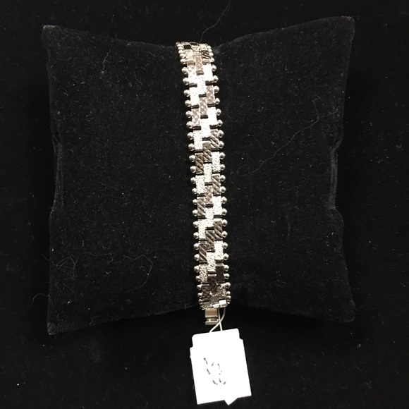 Lia Sophia silver-tone  bracelet - Picture 3 of 4