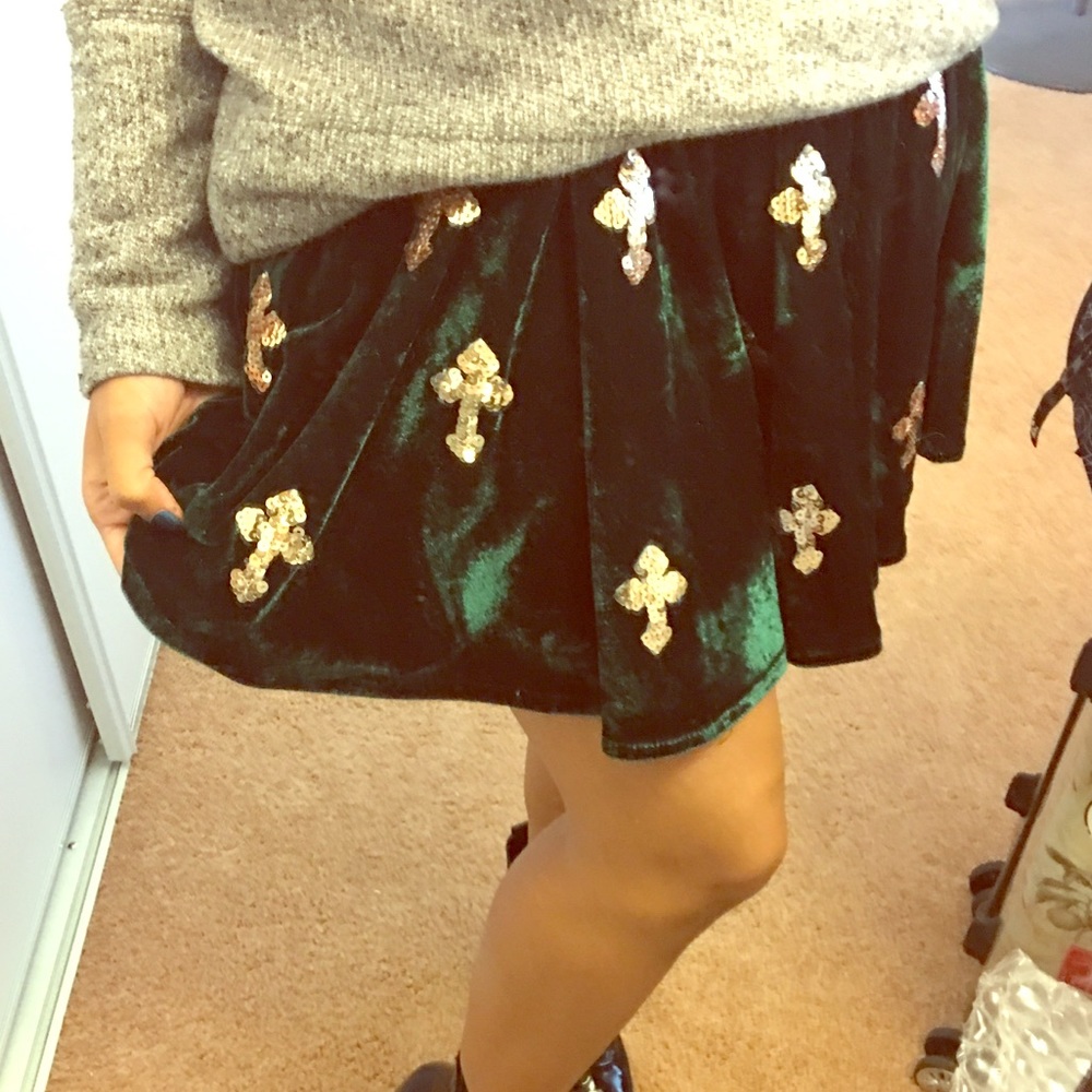 ☀️☀️SOLD☀️☀️Dark green velvet skirt