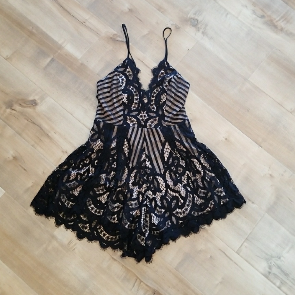 L'ATISTE black lace romper