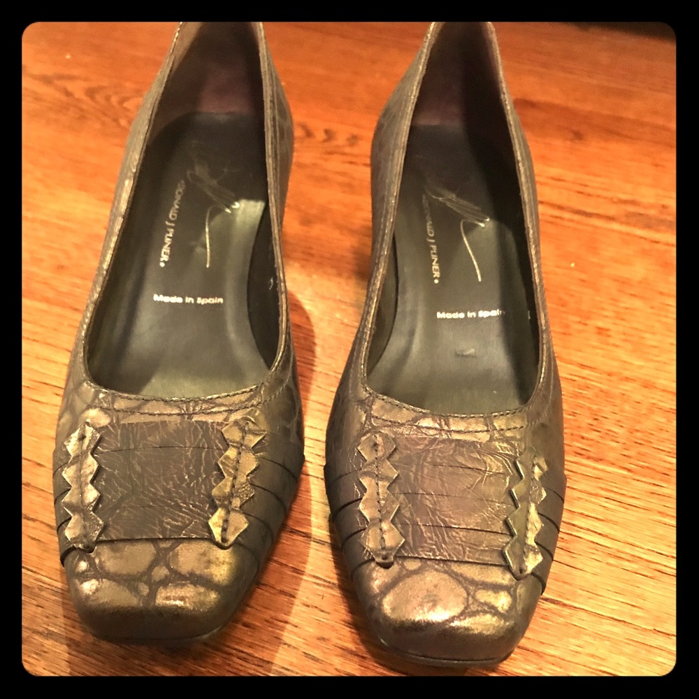 Women’s Donald J Pliner Brown Flat