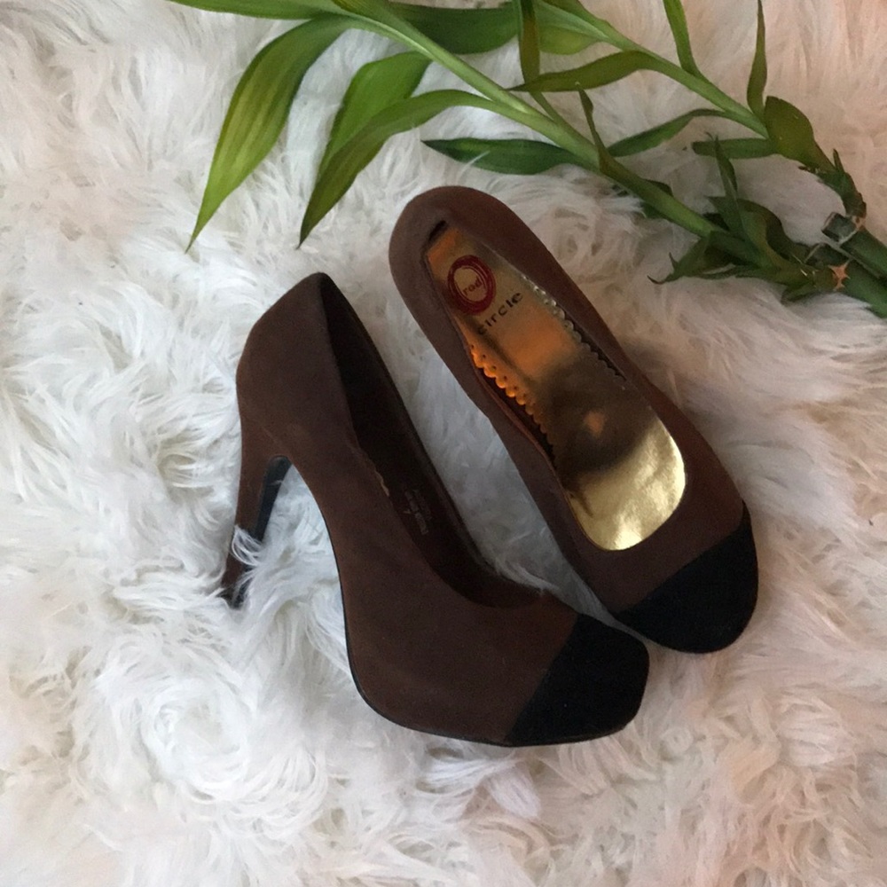 Brown and black cap toe pump, 4" heels