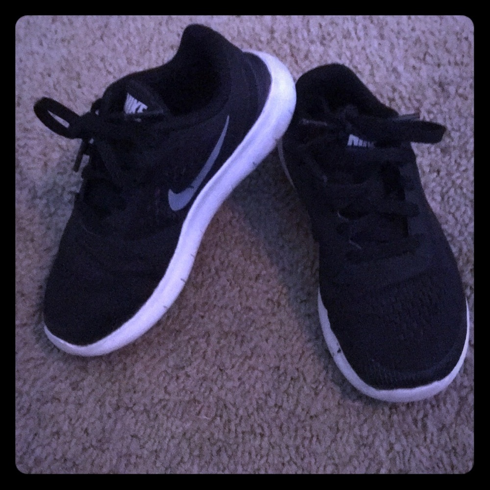 Toddler boys Nike free shoes
