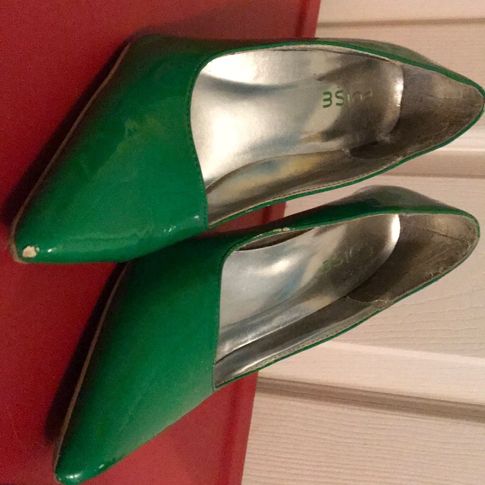 Kelly Green Patent Pleater Pumps