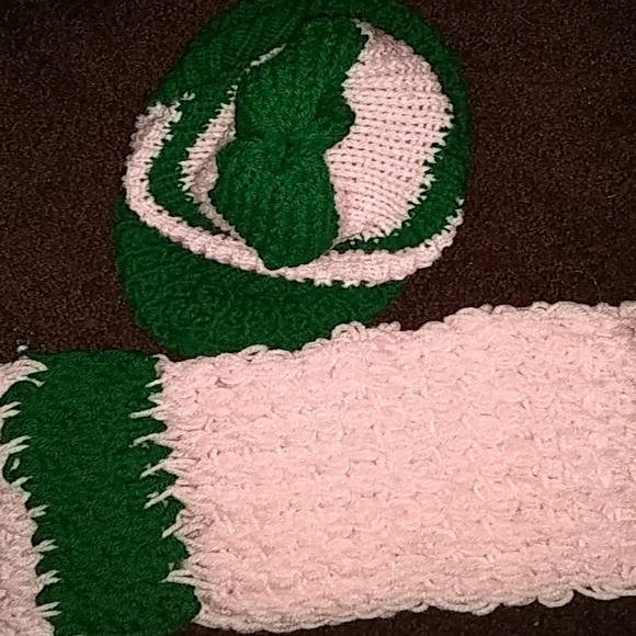 Drew\'s Pick : Beanie hat and matching scarf