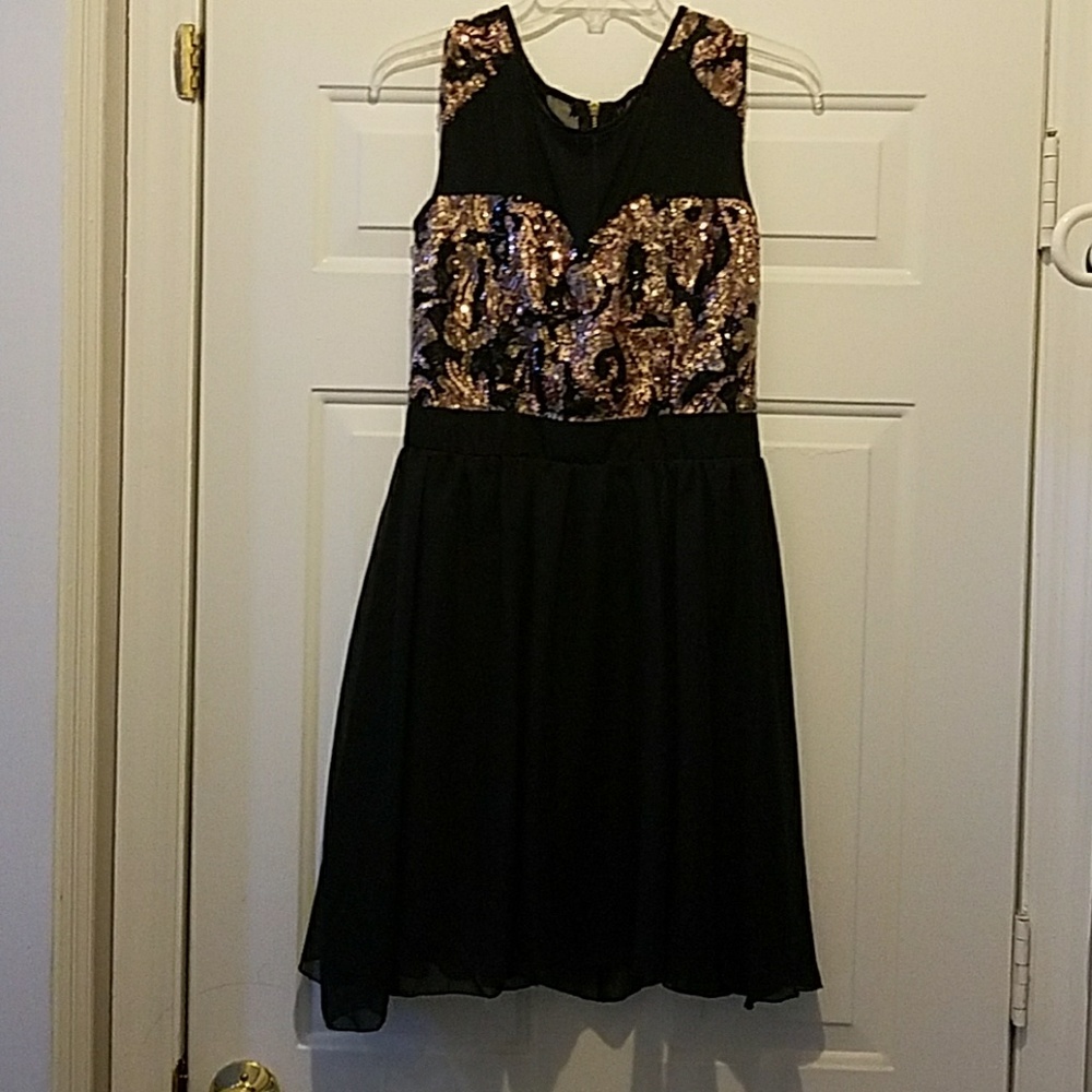 Black sleeveless dress with sequins