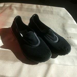 NWT Skechers Go Walk