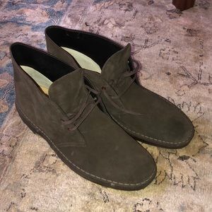 Clarks- Brown Suede Desert Boots!