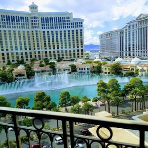 Meet your Posher, Simay