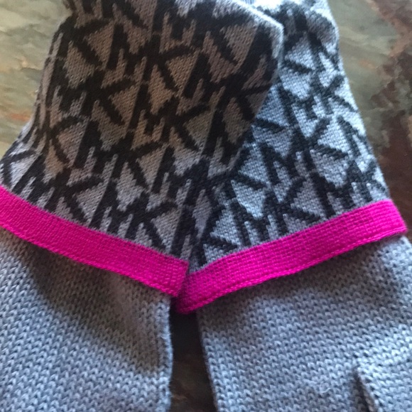 Michael Kors Gray Pink Black Gloves - Picture 2 of 2