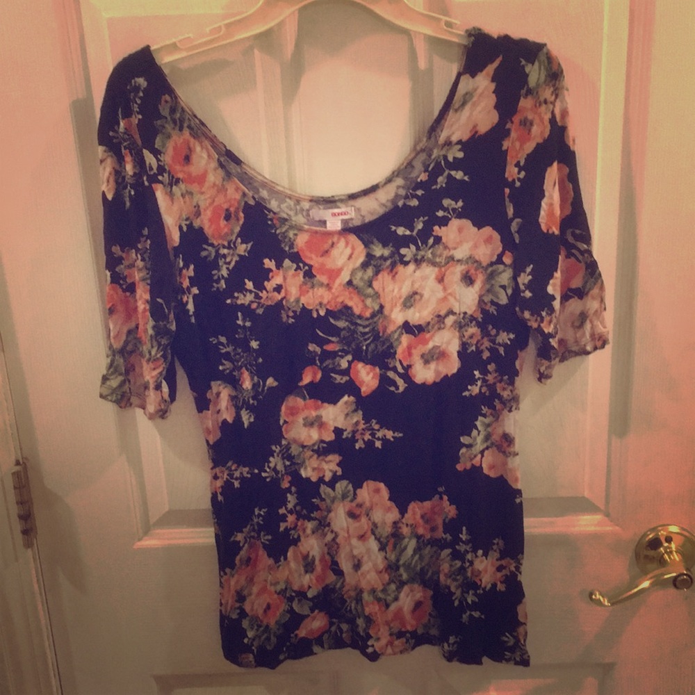 ❤️ Very pretty floral! Size XL