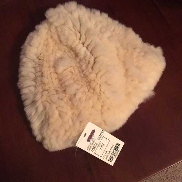 ❌SOLD❌ NWT Real fur beanie - Picture 6 of 8