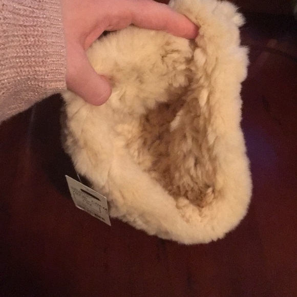 ❌SOLD❌ NWT Real fur beanie - Picture 7 of 8