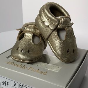 Freshly Picked Platinum Mary Jane Moccs size 2