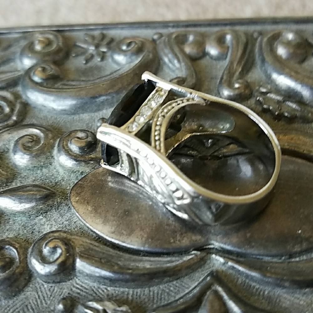 Green crystal statement ring - Picture 2 of 2