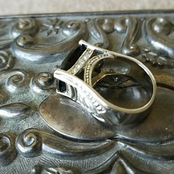 Green crystal statement ring - Picture 2 of 2