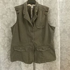 Sleeveless jacket