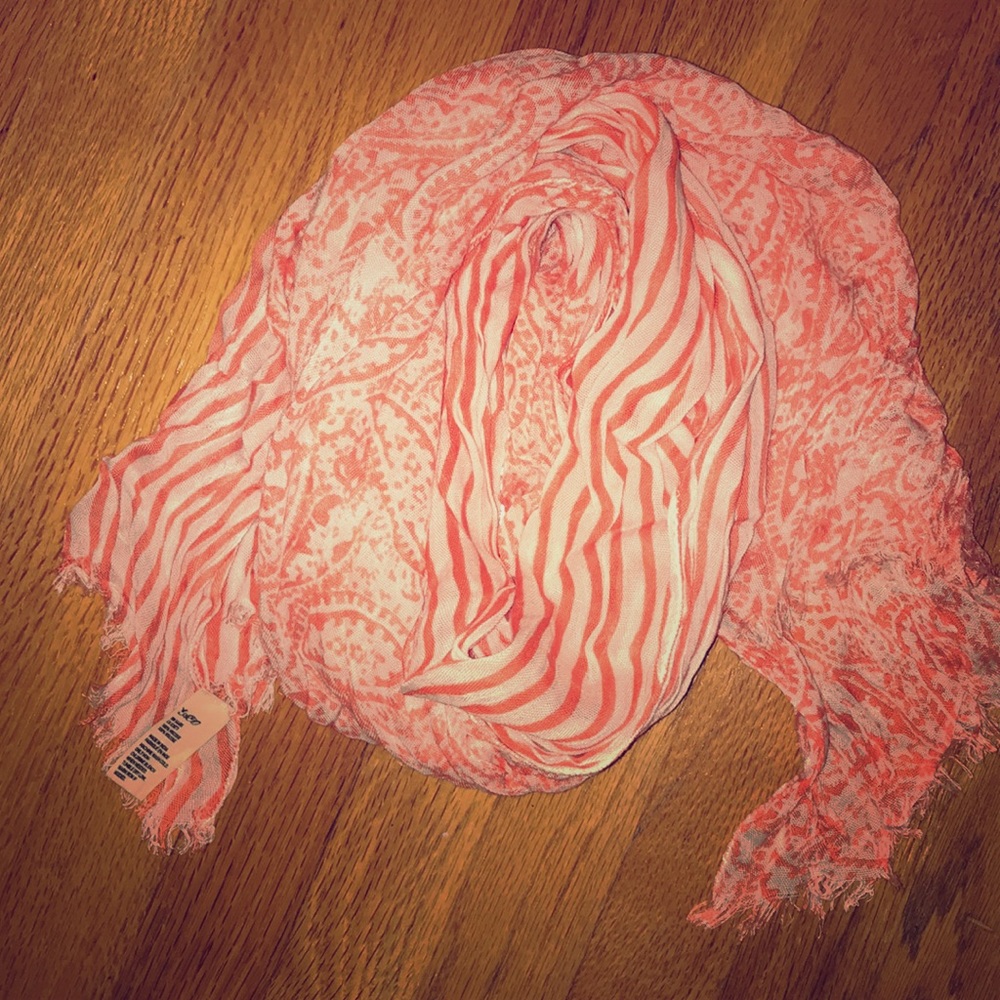 American Eagle fashion scarf